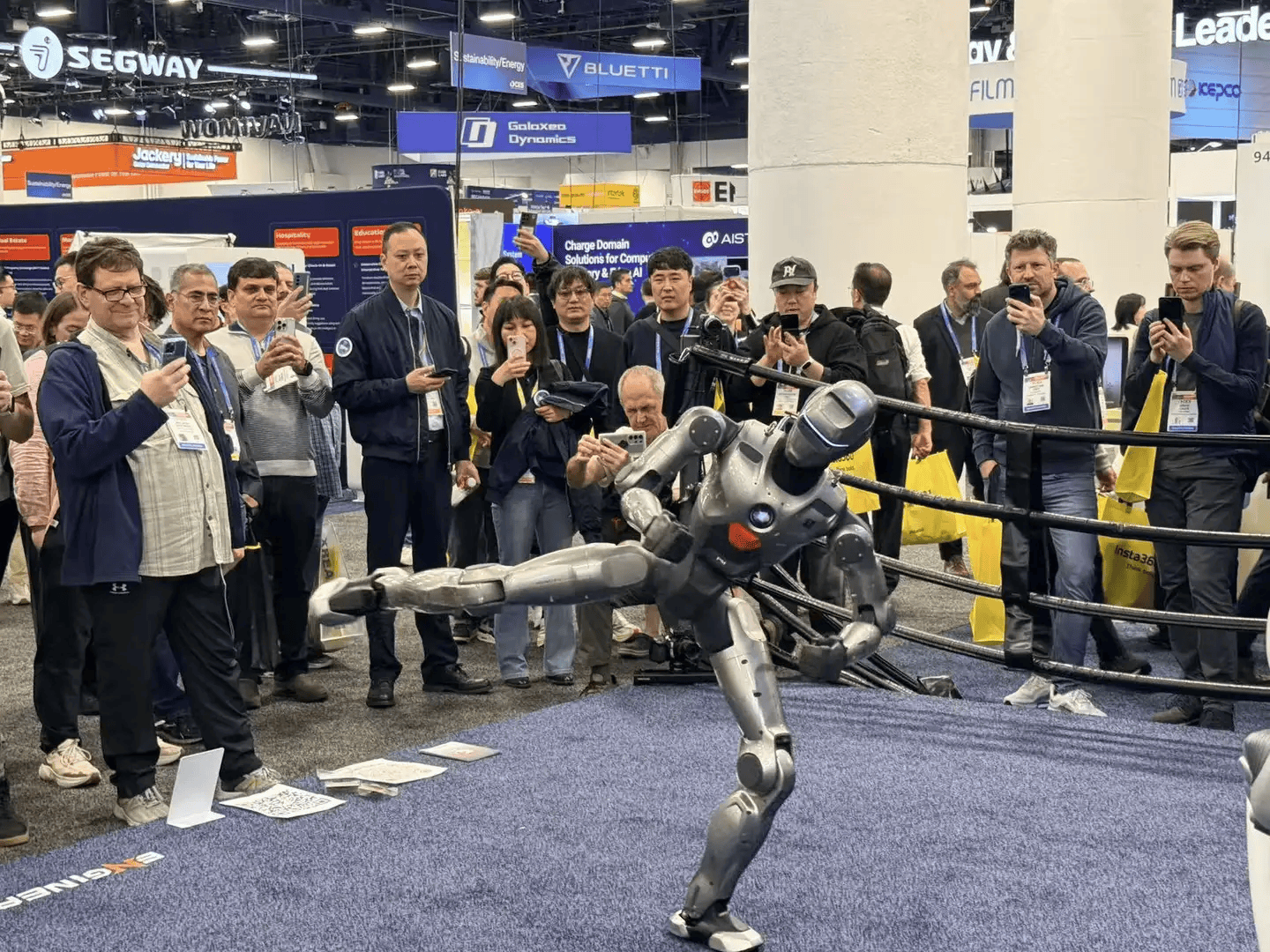 9大方向最火中企霸场机器人全明星乱斗K8凯发暴走2万步逛CES2026：(图76)