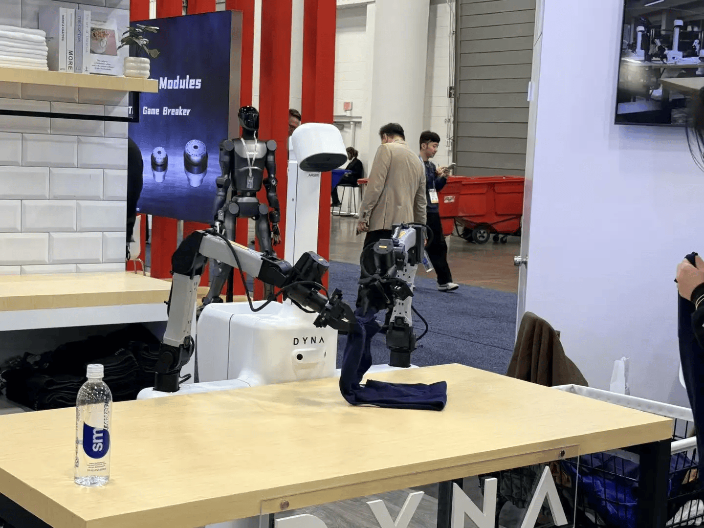 9大方向最火中企霸场机器人全明星乱斗K8凯发暴走2万步逛CES2026：(图114)